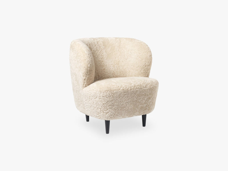 Stay Lounge Chair - Black Stained Oak, Moonlight sheepskin