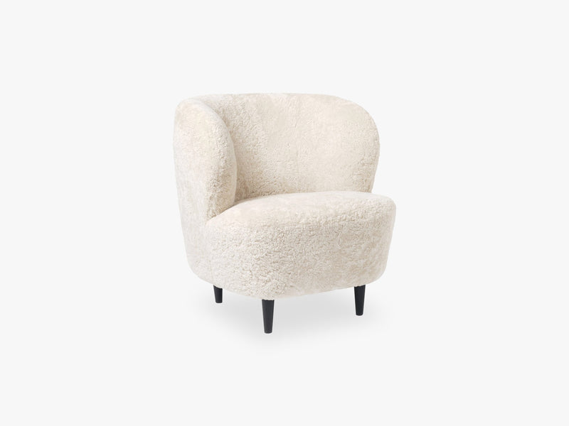 Stay Lounge Chair - Black Stained Oak, Off white sheepskin