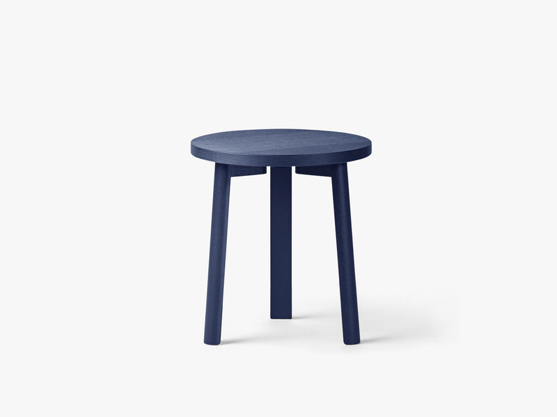 Ease Lounge Table Ø40, H43 Oak Veneer, Dark Blue